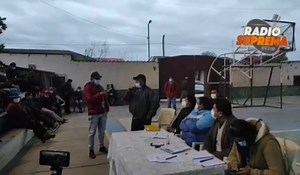 8.3K views · 131 reactions | #ÚrgenteMonteagudo. CÍVICO DE MONTEAGUDO PIDE A LOS MAESTROS QUE HAGAN ALGO POR LOS ESTUDIANTES. "En mi querido pueblo chaqueño, no veo a ningún maestro que hace alguito" fueron algunas de las palabras vertidas por el presidente del comité cívico de Monteagudo, Víctor Serrudo, en la reunión del COEM municipal, el pasado viernes. WhatsApp 68628388 | Radio Suprema Monteagudo | Facebook