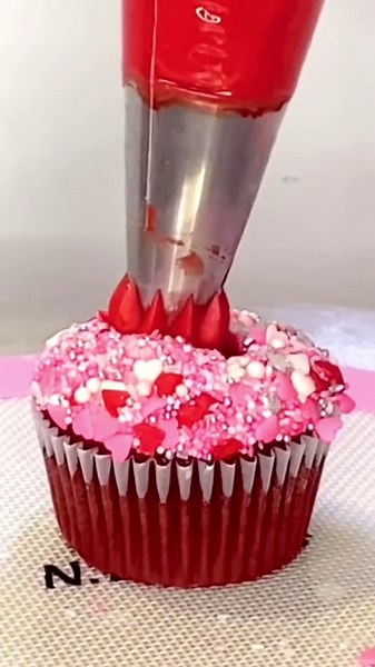 Easy Valentine’s Cupcake Decorating—No Special Tips Needed!