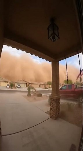 Massive Sandstorm Engulfs Neighborhood – Zero Visibility in Seconds | Extreme Weather Footage