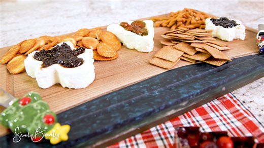 #baking Purchase Your Cookbook Today: found.us/products/66ed66f6120ae34fb4b45332 A lifelong native of Arkansas and Southern cook through and through, I love sharing my recipes with folks like you because food brings people together and that's when special memories are made! That's why I wrote my new cookbook, Sandy Bradley Bakes and Cooks: Kitchen Memories. I really wanted to create this cookbook to honor my mom and grandmother and to pass down three generations of recipes and love to my daughte