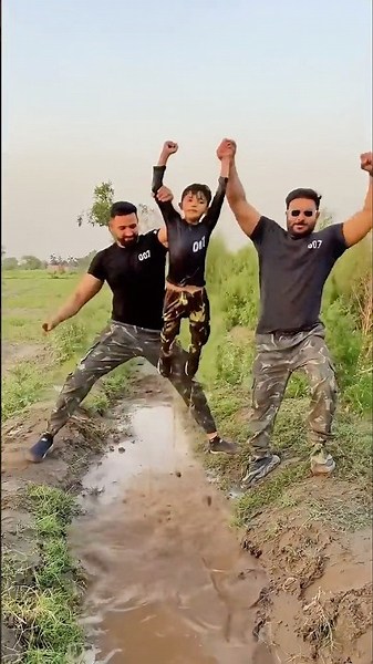 Commando jumps #militarypowe #militaryeverything #army #pakarmyzindabad #pakistanmarine