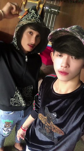 Sign Language Communication Between Friends