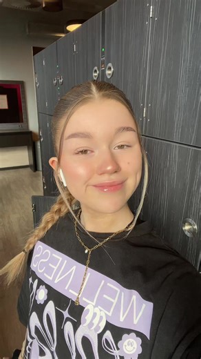 Styling Tips: How to Wear Gloves Fashionably