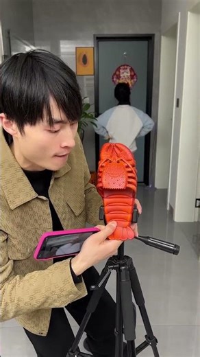 All that work for nothing! Dad replaced his phone with slippers，Cool Items! 🥰#Funnyfamilygames