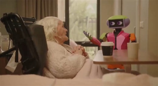 Abi, il robot umanoide che combatte la solitudine negli anziani