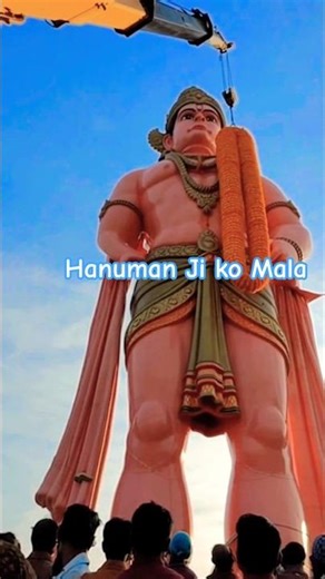 Hanuman Ji ko Mala chadhai ja rahi hai 🚩#short #viralshort