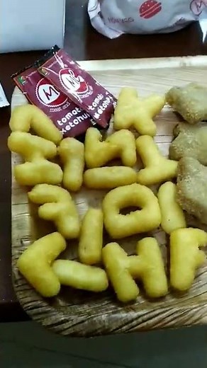 Alphabet fries and chicken nuggets from @meandmeat