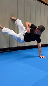 🕹️ Agility for a judoka during a ne-waza (where the focus is on ground actions) is the ability to quickly and effectively adapt to changes in the situation, use flexibility and body control, as well as predictably react to the opponent’s movements. ✅ Specifically, agility includes: 1.Maneuverability and reaction 2.Flexibility 3.Technique and balance 4.Prediction and tactics #judo #bjj #newaza #agility #judotechnique #flexibility | Babenko Andrii