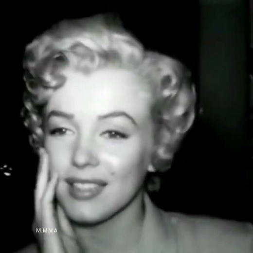 Marilyn Monroe "Do I feel happy in life" Rare 1960 interview. P/2