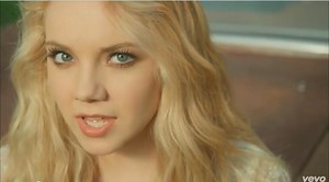 VIDEO PREMIERE: Danielle Bradbery's "The Heart Of Dixie"
