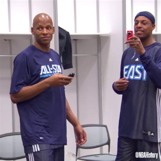 That time Allen Iverson revealed his new haircut to his NBA All-Star teammates in 2008 😂