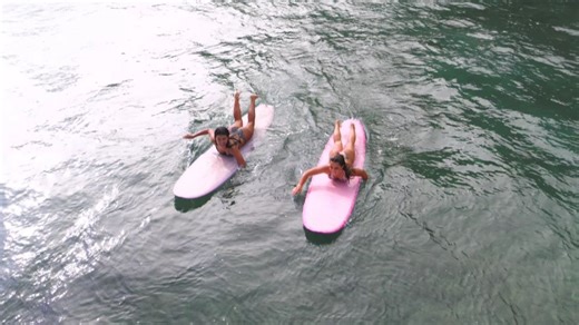 Ani & Taylor 的冲浪之旅