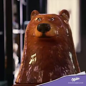 Jak to, že jsou softíky Milka Cake & Choc tak měkkoučké? Na jejich jemnost totiž dohlíží starostlivá medvědice Mama Bear. Tak co, ochutnali byste její dobrůtku i vy? :) | Milka