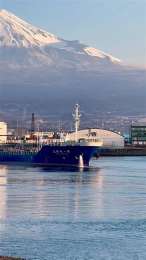 富士山の麓で、大型船入港！富士市田子の浦港。