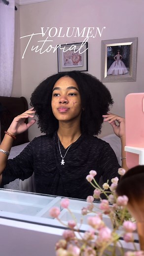 Me defini el pelo con el gel de afro love 👩🏽‍🦱✨🌹 !! #afrohair #girlygirl #afrogirl #rizos #makeup #fyp #pelorizado #tutorial