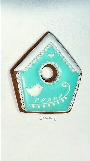 Easy bird house cookie 🕊️😊 #cookiedecorating #gingerbread