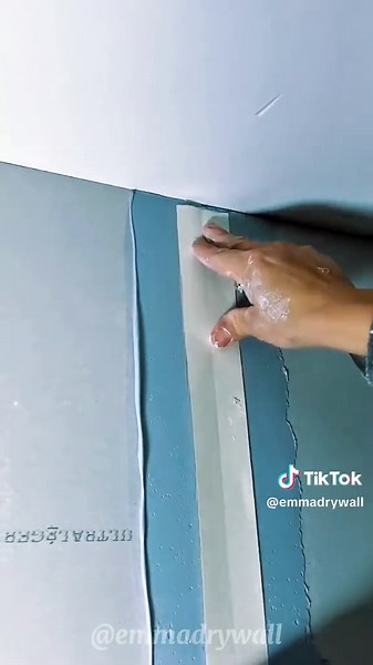 Finishing drywall column with a Tomahawk #SimcoeDrywall #DrywallTips #ConstructionHacks @Columbia Tools @emmadrywall