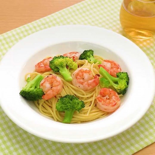 香りがたまらない！ えびとブロッコリーのパスタのレシピ動画・作り方 | デリッシュキッチン