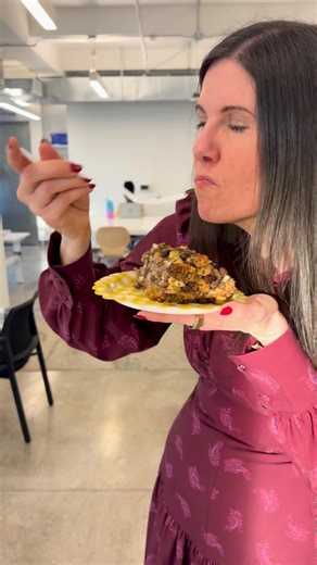旅 Marilyn Monroe's Thanksgiving stuffing recipe calls for some wild ingredients like chicken liver and raisins, but we tried it and the verdict was kind of shocking! Would you try Marilyn's stuffing? | Woman's World | Facebook