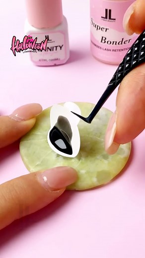 Lash Tips🙌 What to do with leftover glue?👉 Follow us and learn more👻 👇 UNLOCK THE REFLECTION: 🛒 WEB: lymeebeauty.com 📲 APP: Download → CODE “APP20” = 20% OFF! #lashtips #lymeebeauty #lashtech #LashMagic #BeautyEssentials #FalseLashGoals #lashtips #lashlover #lashartist #lashbeginners #lashextensions #californialashes #houstonlash #lashteach #eyelash#lashes #classiclashes #wlashes #yylashes #lashglue #sclashes | Lymeebeauty Eyelash
