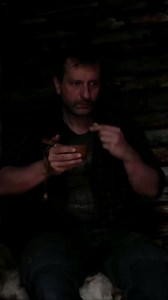 Life in a Dugout 🛖, Cellar, Stone floor, Baked Potatoes with Chanterelles 🔥🌲 #offgridliving #dugout #bushcraft #bakedpotato #chanterelle #rust | Francis Charles