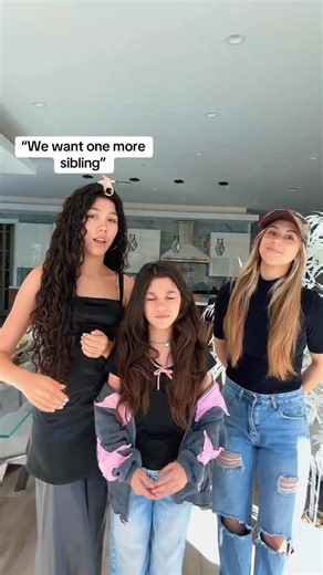 Familia Diamond on Instagram: "Happy thanksgiving Diamonds 💎 We are so thankful for each of you💕"