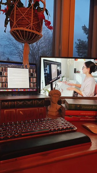 Abbie Emmons: A Talented Writer and Content Creator