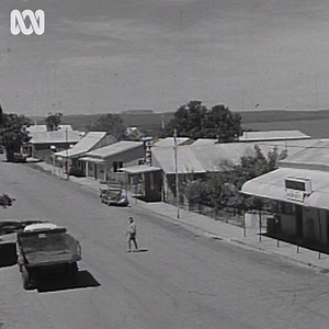 🎥FLASHBACK FRIDAY🎥 "Wyndham's Catholic Priest, a former German U-Boat Lieutenant, tells the story of the man from Wyndham who went to hell, then came back the next day to get his overcoat." Heading back to March,1962 in the East Kimberley for this week's look through the archives. Four Corners' Michael Charlton travelled to Wyndham and Kununurra, speaking to locals and workers about life in the East Kimberley, and some of the challenges and opportunities, as the Ord Irrigation Scheme was getti
