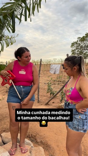 🌵 Eu e meu vaqueiro 🌵 on Instagram: "Minha cunhada medindo o tamanho do bacalhau!😂"