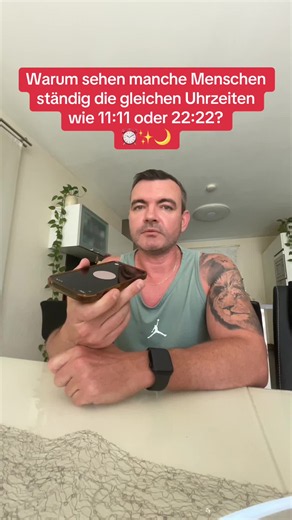 AstroGPT - Warum sehen manche Menschen ständig die gleichen Uhrzeiten wie 11:11 oder 22:22? ⏰✨🌙 #Astrologie #Numerologie #SpirituelleZeichen #Bewusstsein #AstroGPT