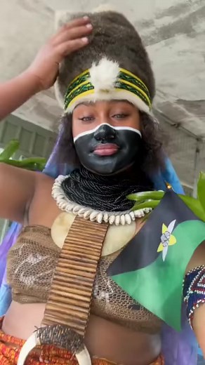 Proud Engan Wanaku with her Engan Traditional Attire, PNG 🇵🇬💛🖤🤍💚. #fypシ゚viralシfypシ゚viralシalシ #fyp #viraltiktok #highlights #fyppppppppppppppppppppppp . 📹Konzi