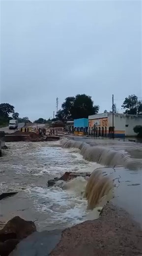 Rev. Fr. Petros Mwale on Instagram: "M1 Road: Newly Constructed Nkhamenya bridge yaduka. Be safe!"