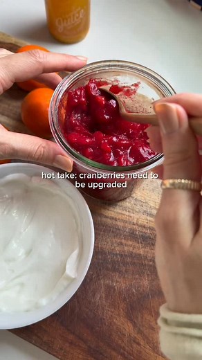 they deserve the spotlight.. 🤓🧣Cranberries are packed with antioxidants like vitamin C, they help lower inflammation, can reduce cholesterol, protect bone health with vitamin K, are a great source of fiber, and just beautifully tart happiness on a holiday dinner table. Why are we overlooking them? Enough with the madness! 🙃 🎄Fresh cranberry sauce is way too easy to make, there’s no need to ever buy a canned variety again. Make this easy version just once, and you’ll see why ♥️ ☃️Comment “rec
