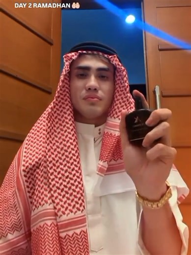 Gak sabar besok lihat keseruan live abang dengan semua bintang tamu, jangan lupa kita war di live super megashowcase @aisarsultanmalaysia @AisarKhaledd . Pas banget sarung, mukenah dan parfum bisa buat lebaran 🥰 #fyppppppppppppppppppppppp #aisarkhaledd #aisarsultanmalaysia