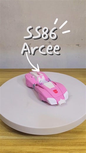 SS86 Arcee #transformers #transformation #hasbro #transformersstudioseries #transformerscollector