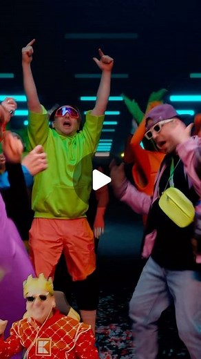 Jens 'Knossi' Knossalla on Instagram: "WERBUNG – Was ist das für eine krasse Party! Ich bin Teil des neuen @kaufland Spots mit den Atzen! Passend zum neuen Jahr gibt es neben 7.000 Discountbillig-Artikel, Extra-Rabatte mit der Kaufland Card und 300 Sonderangebote jeder Woche! Lass uns die Preisparty bei @kaufland zusammen mit den Atzen feiern!"