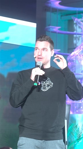 🐊 Crocodileandy hat Games Ground Berlin gerockt! 🎮🔥 Von einem großartigen Meet & Greet voller Fans bis hin zu einer Bühnenshow, die absolut das Spotlight gestohlen hat — Crocodileandy hat die Stimmung komplett zum Kochen gebracht! Die Crowd war laut, die Energie war hoch, und Crocodileandy hat richtig abgeliefert. 💛 Danke an alle, die vorbeigeschaut, gejubelt, Fotos gemacht und den Tag unvergesslich gemacht haben! #Crocodileandy #GamesGround #Berlin #MeetAndGreet #StageShow #fyp