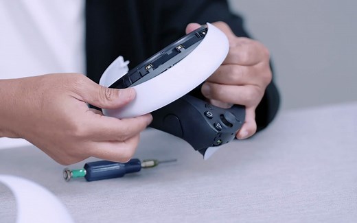 PS VR2控制器拆卸展示 | “拆播”教你如何一键到位