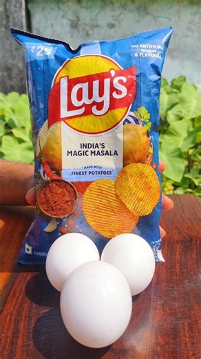 Eat or Pass? Lay's Omelette 🍟🌶️🤤#shorts #omlette #eggrecipe #lays #laysomelette
