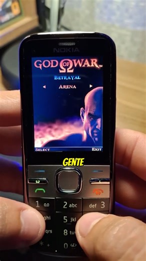 GFbox on Instagram: "Você sabia que o Kratos teve um jogo oficial para os antigos celulares Nokia? 📱🪓 Chamado God of War: Betrayal, esse jogo em Java e 2D não era pirata! Ele é 100% canônico e se passa entre o GoW 1 e o 2. A história mostra Kratos caçando o assassino do gigante Argus e matando Ceryx, o filho de Hermes. Foi exatamente essa morte que fez Zeus decidir trair Kratos no início do God of War 2! Uma treta épica que começou numa tela de 2 polegadas. Você chegou a jogar essa relíquia? #