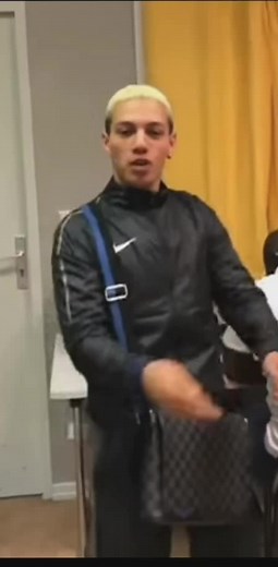 Larry Freestyle Rap in Studio with Sacoche | French Rapper