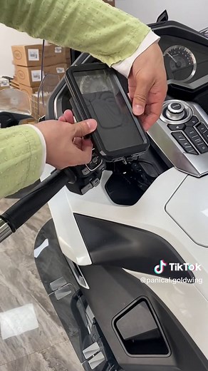 Instalación de soporte para teléfono en Honda Goldwing