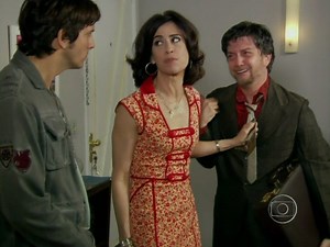 Em Tapas e Beijos, Tavares vive levando a pior...