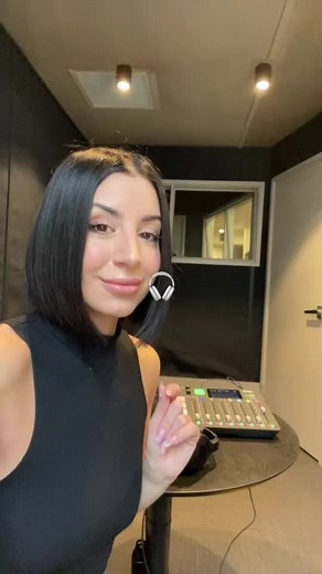 Have the best day 🥰🎧💗