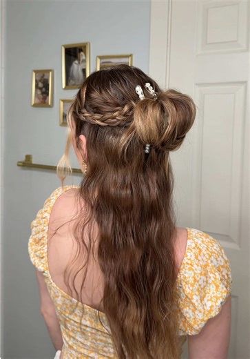 Spring Hairstyle Idea 💛 This braided half up half down hairstyle just screams spring to me! It’s so easy to do & turns out so pretty 🥰 SAVE for later✨ #springhair #halfuphalfdownhairstyle #braidedhairstyle #easyhairstyle #momsoftiktok