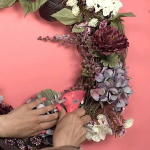 Make a flawless transition into fall with this quick and easy wreath DIY from Darby Smart! http://spr.ly/6001DqLBB | Michaels Stores