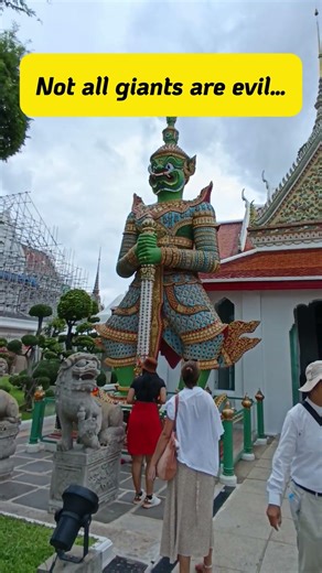 Not All Giants Are Evil… 🇹🇭 | Wat Arun Guardian #thailand #temple #watarun