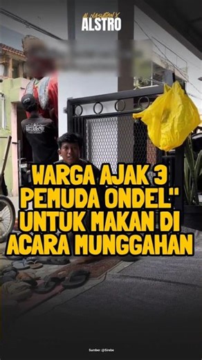 Warga ajak 3 orang pemuda ondel-ondel untuk makan bareng di acara munggahan menyambut bulan Ramadhan