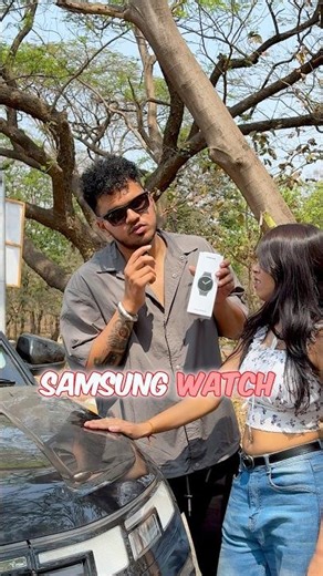 GIVING CHANCE TO THIS RANDOM PERSONS TO WIN 7,00,000 RS SAMSUNG PRODUCT #shorts