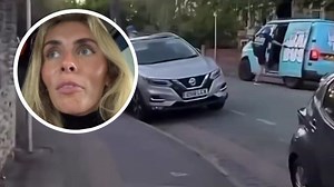 Wie wil een ritje maken? Bonnie Blue ontvangt bezoek in beruchte 'Bang Bus'